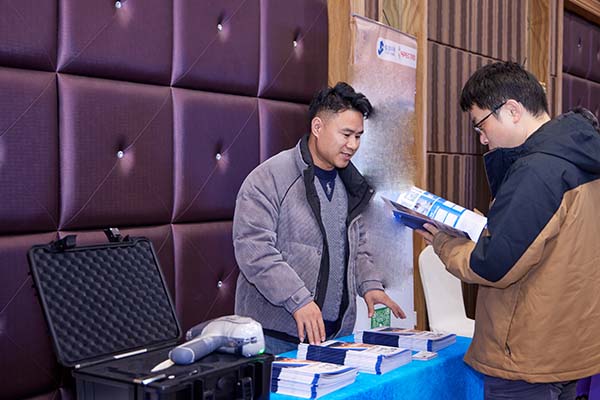 为嘉宾介绍我司产品 为嘉宾介绍我司产品