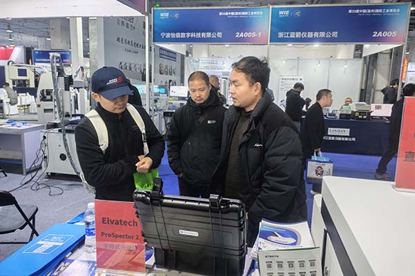 为嘉宾介绍创想仪器产品